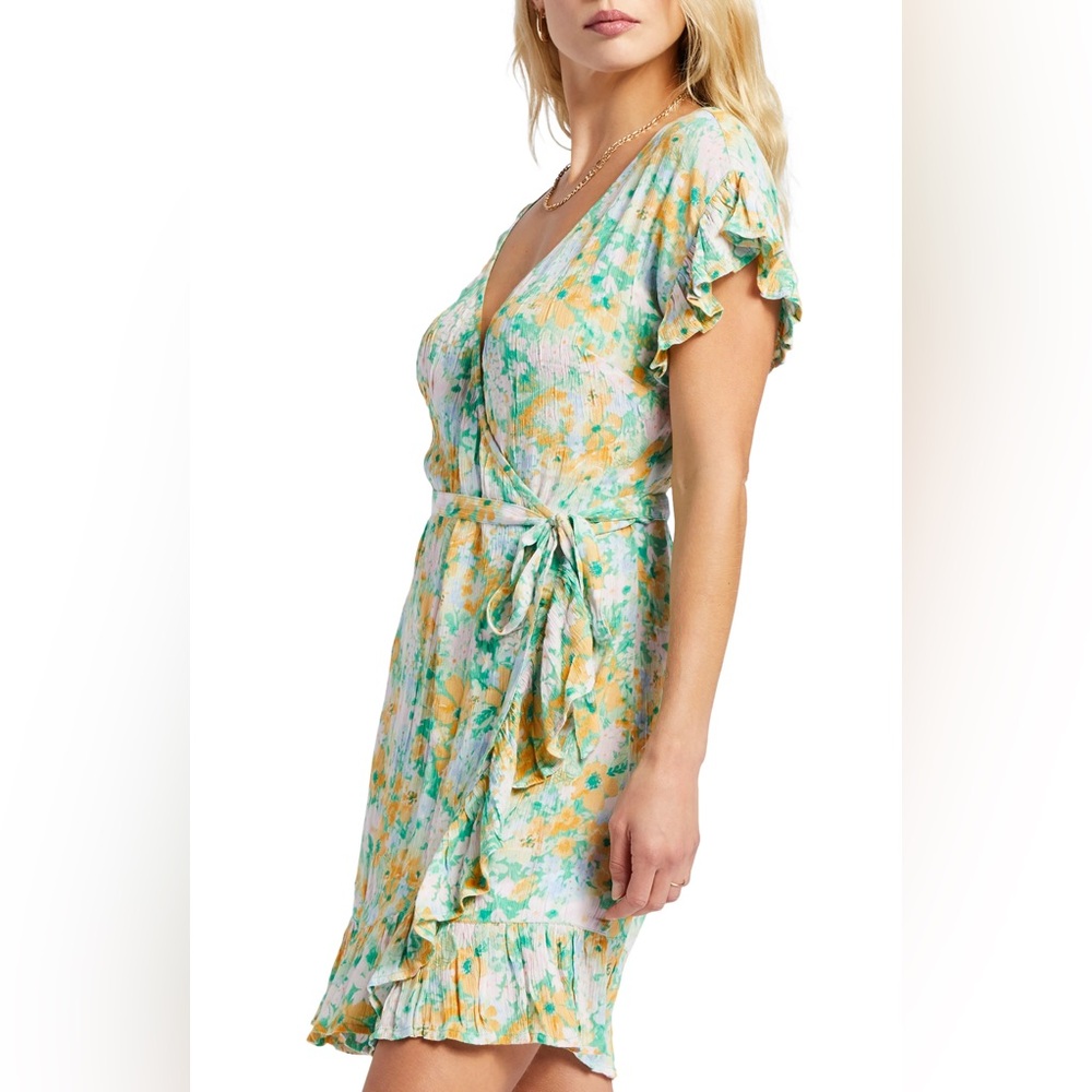 Billabong wrap and roll pastel floral dress